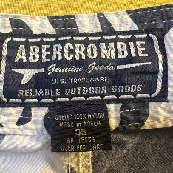Abercrombie & Fitch Blue and White Tropical Print 10” Board Shorts Size 33 - Picture 3 of 6